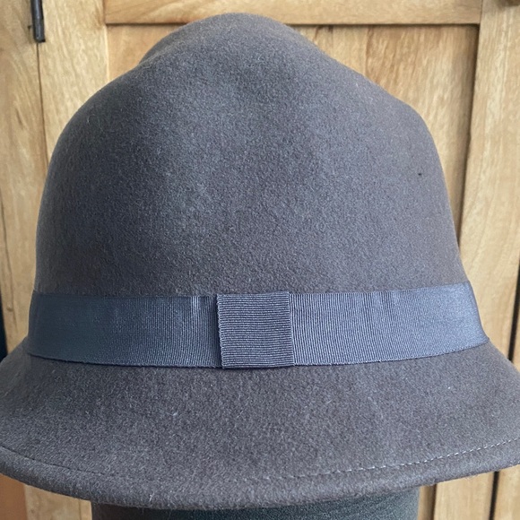 Elegant Gray Wool Women's Hat - Picture 2 of 4